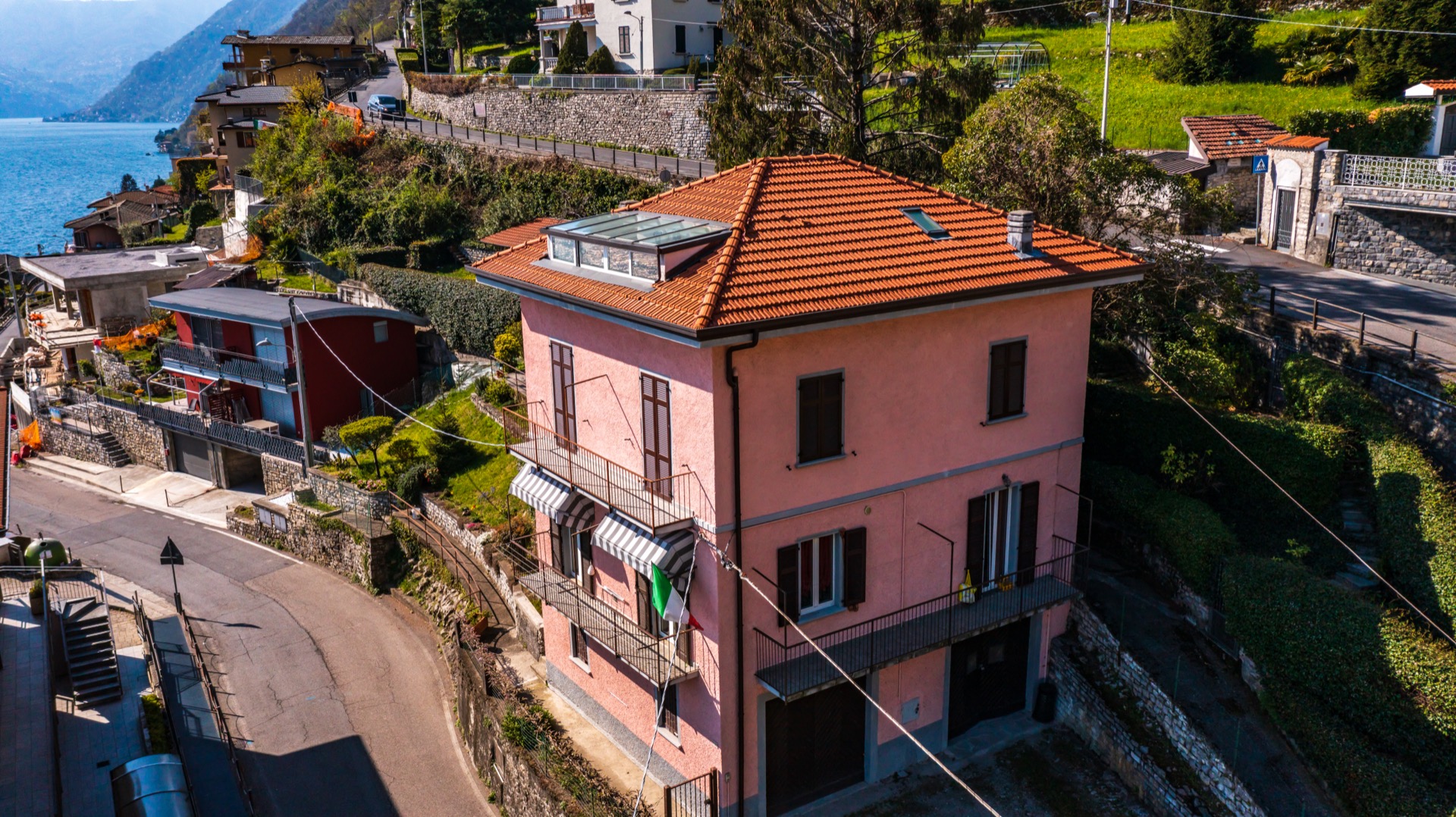 Appartamento ristrutturato a 70 m dal lago con giardino — 18