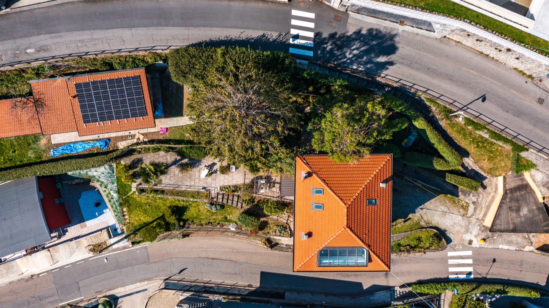 Appartamento ristrutturato a 70 m dal lago con giardino — 24