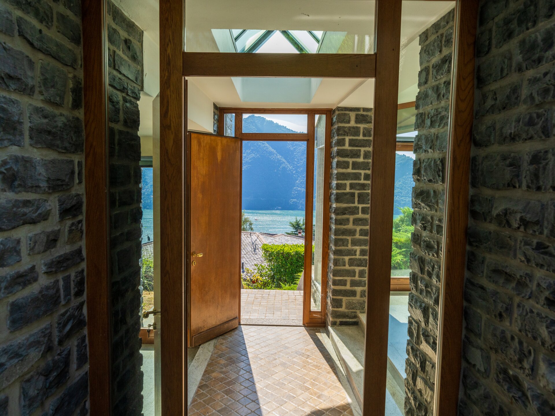 Villa indipendente con piscina interna e vista lago a 180° — 18